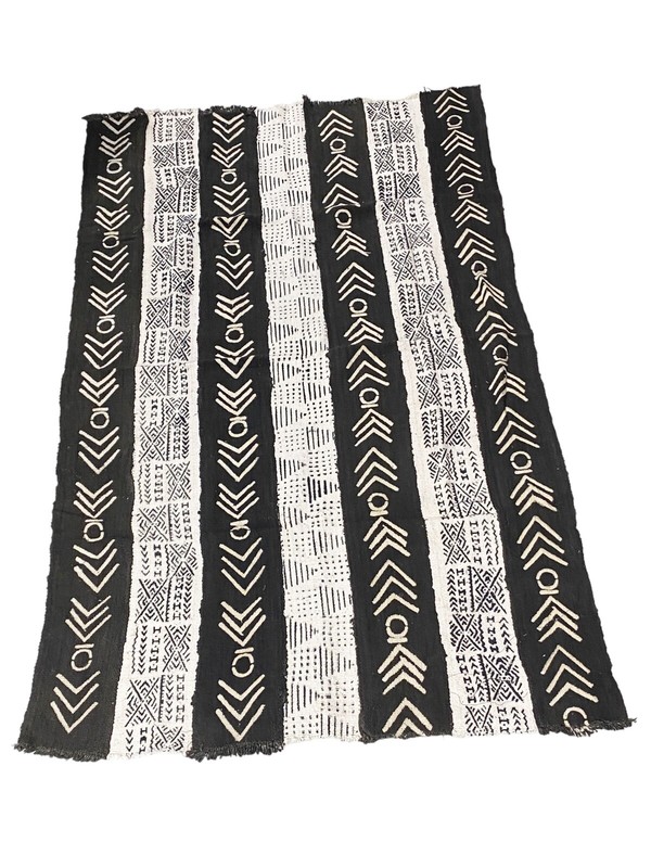 # 5731 African Black and White Mud Cloth Textile Mali 62″ by 38″