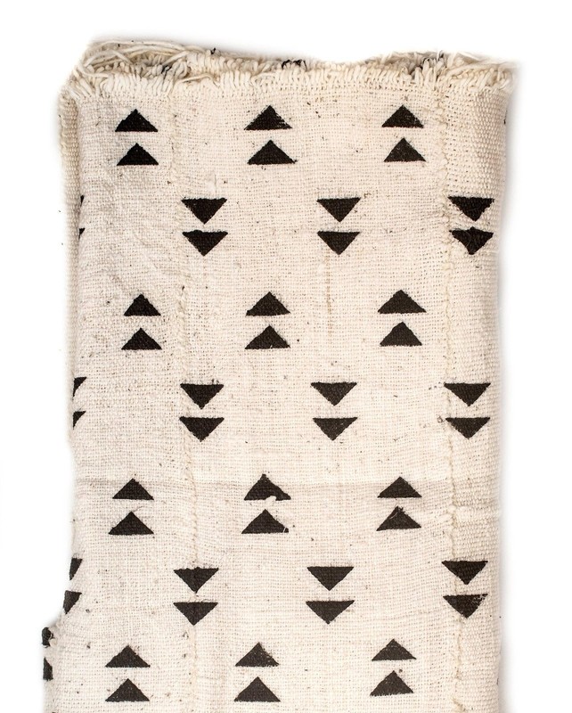 White Bogolan Mali Mud Cloth Arrow Design African Black and White Cotton gallery