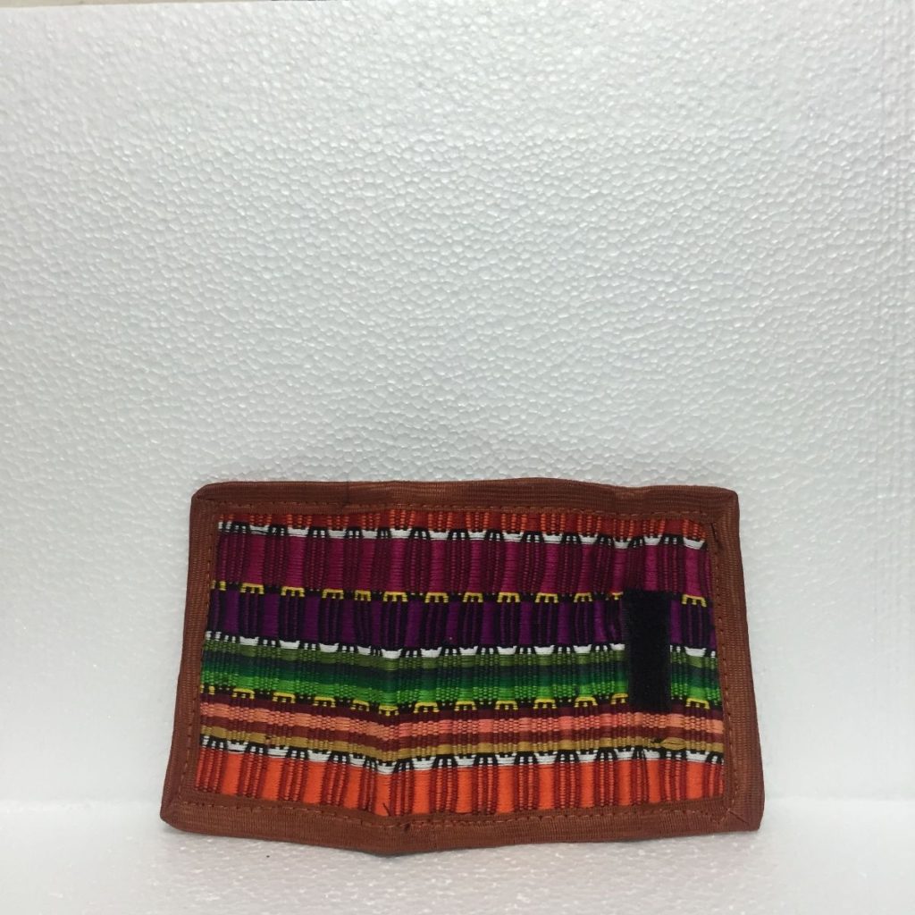 Billetera artesanal tejida - Imagen 3