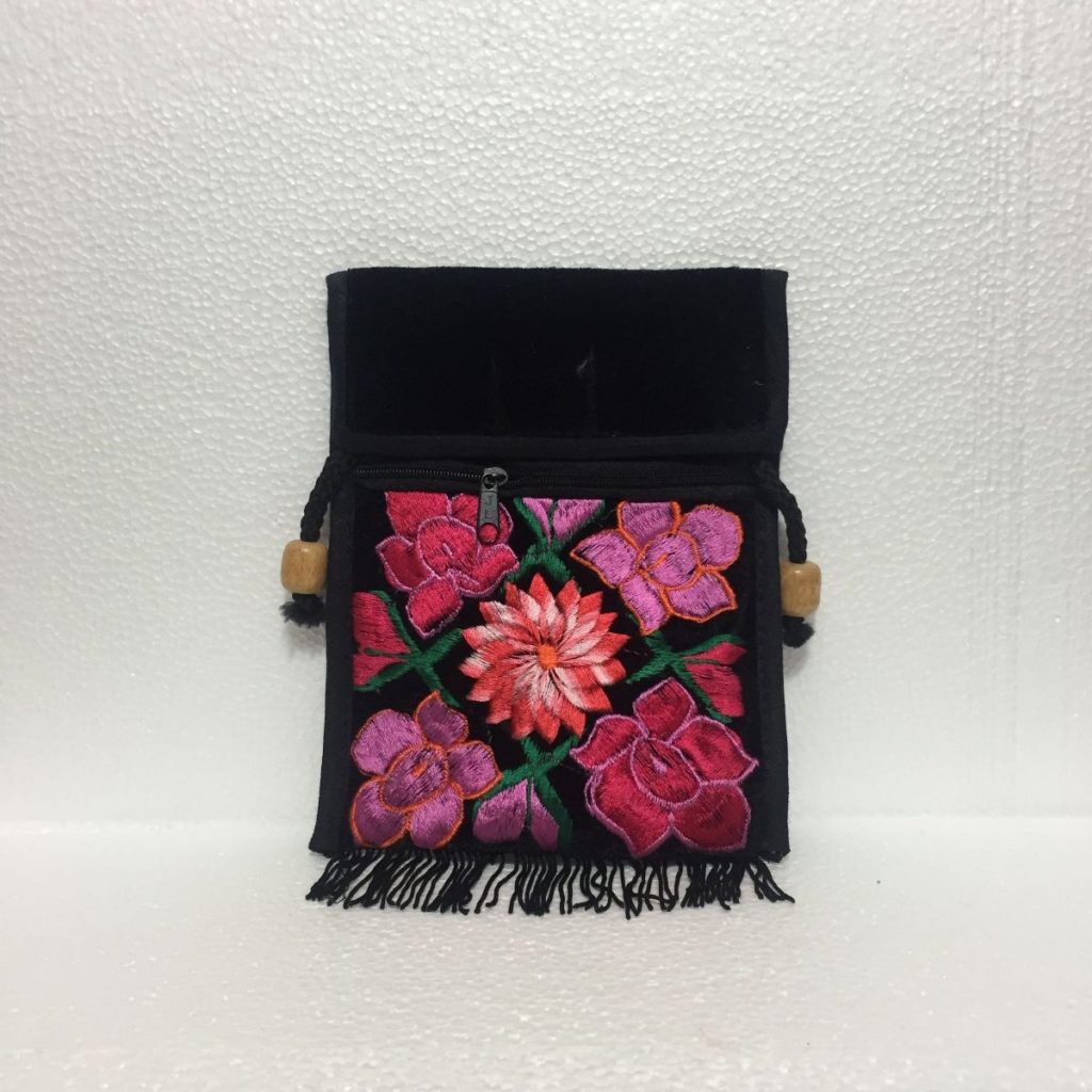 Bolso artesanal flores bordado a mano - Imagen 1