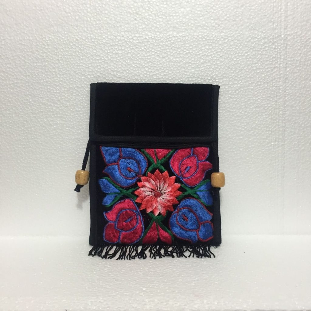Bolso artesanal flores bordado a mano - Imagen 3