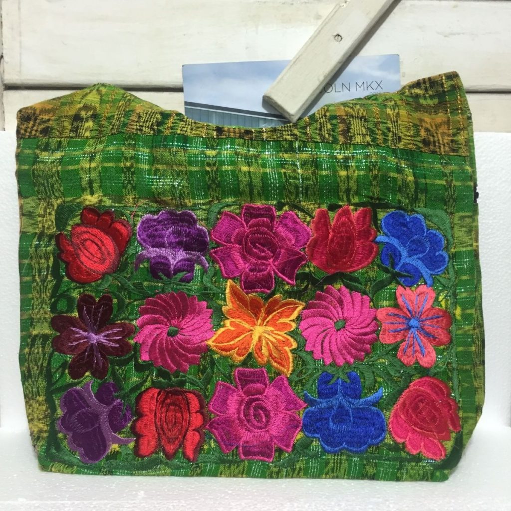 Bolso artesanal flores bordado a mano (mediana) - Imagen 1