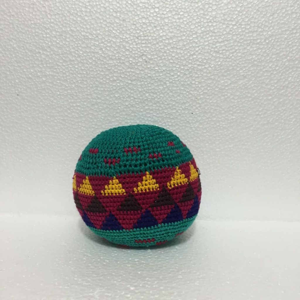 Juguete pelota artesanal tejida (grande) - Imagen 2