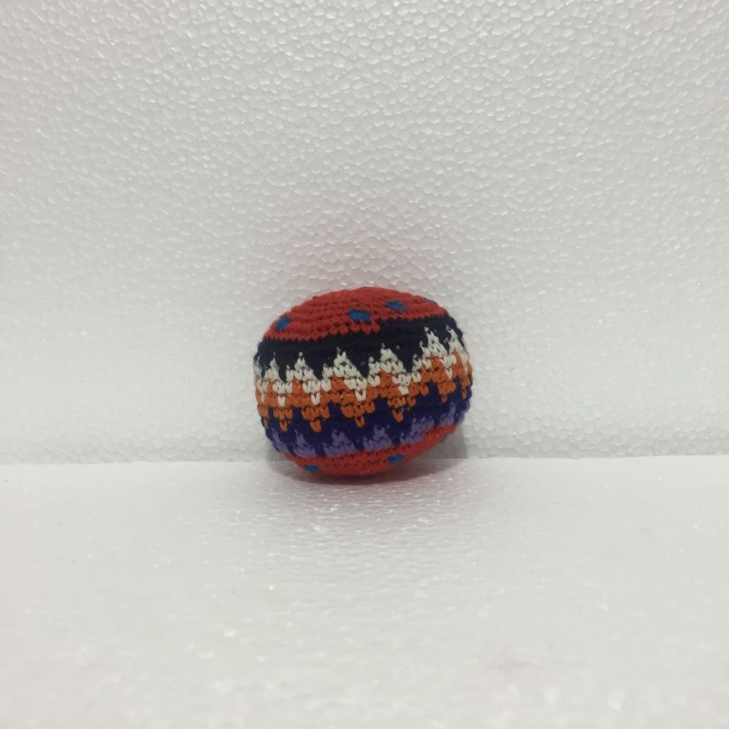 Jueguete pelota artesanal tejida (chica) - Imagen 3