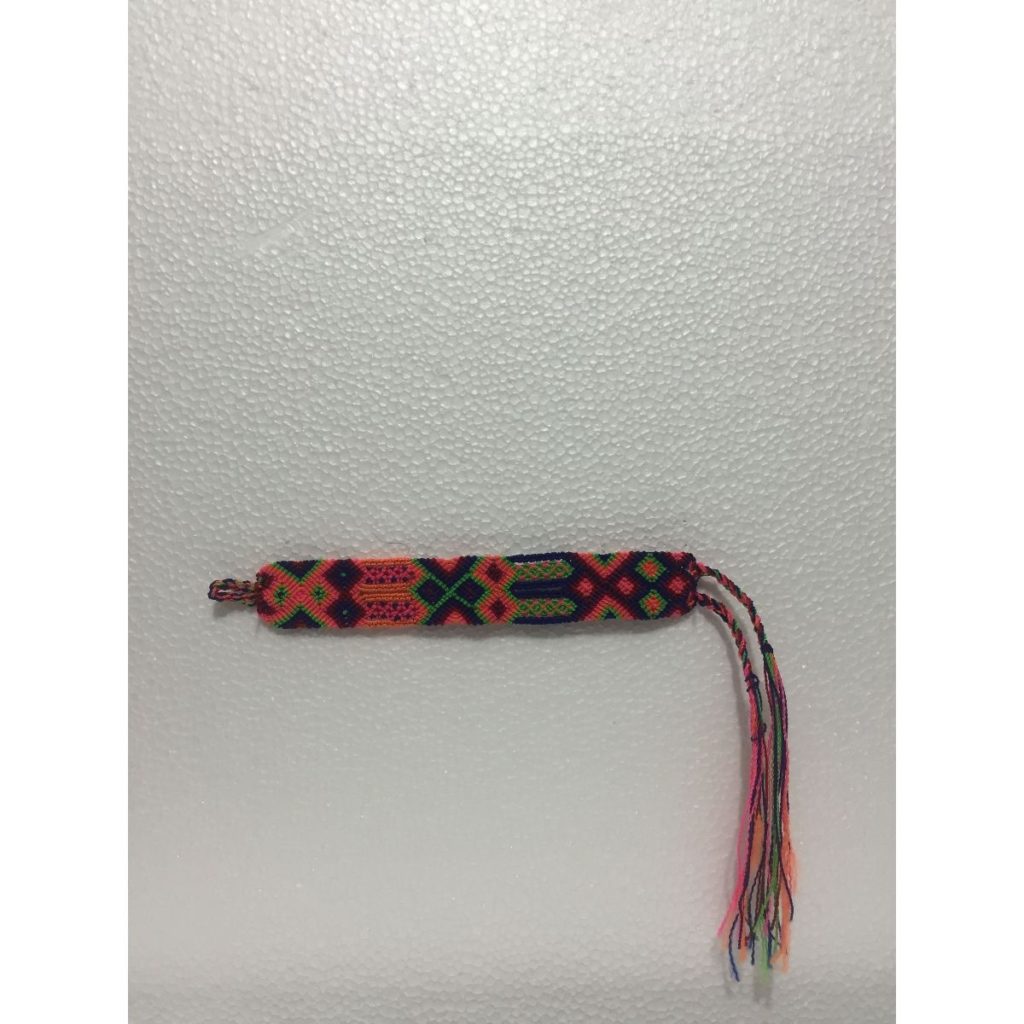 Pulsera artesanal ancha tejida - Imagen 2