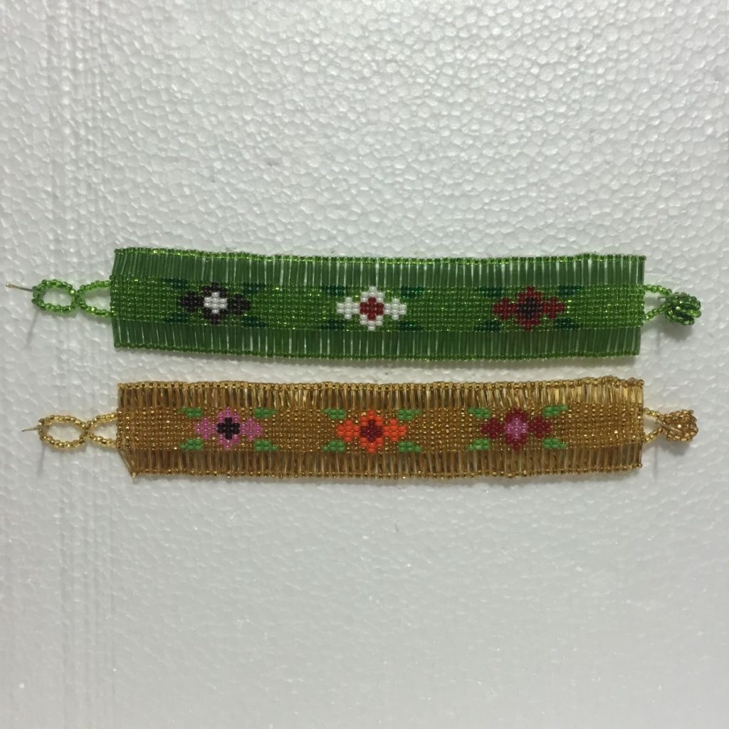 Pulsera artesanal con chaquira estilo Nudo - Imagen 1