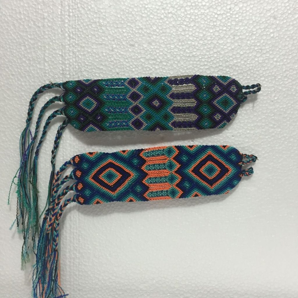 Pulsera artesanal tejida ancha - Imagen 1