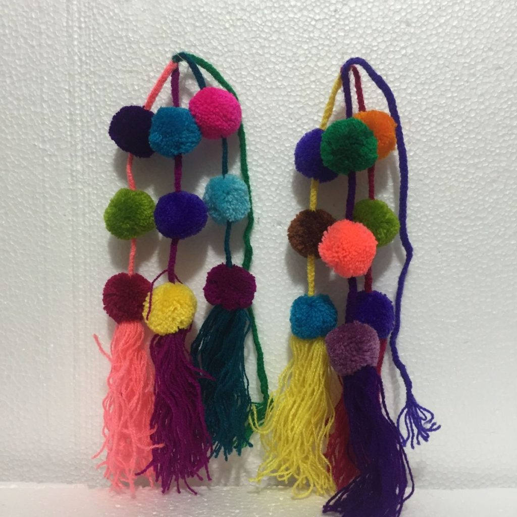 Juguete artesanal - bolitas de terciopelo (mediana) - Imagen 1