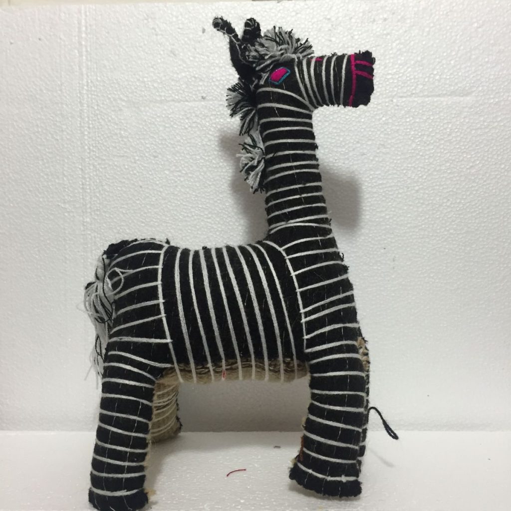 Peluche artesanal hecho de lana (chico) - Imagen 2